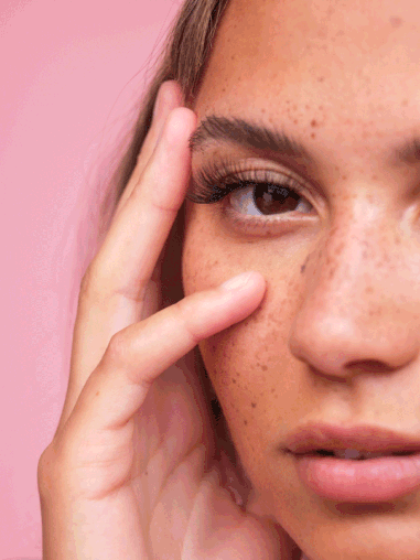 Animated gif of model with lashes